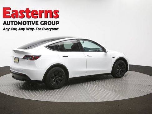 Used 2022 Tesla Model Y Long Range image 37