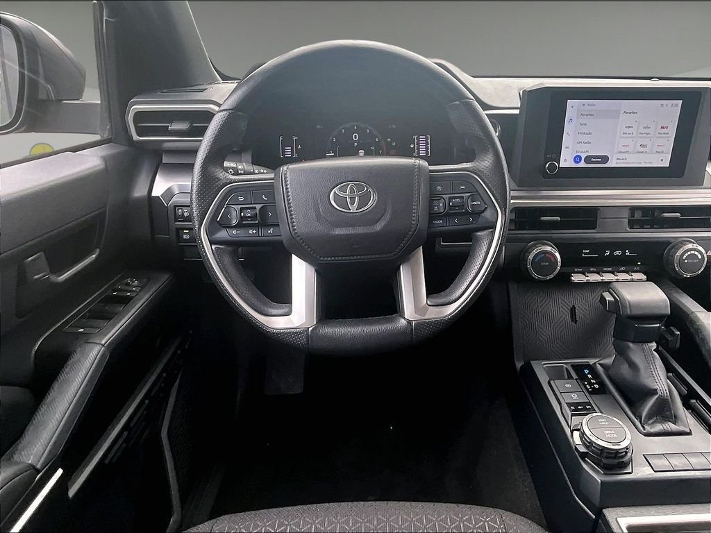 Used 2025 Toyota 4Runner SR5 AWD/4WD image 17