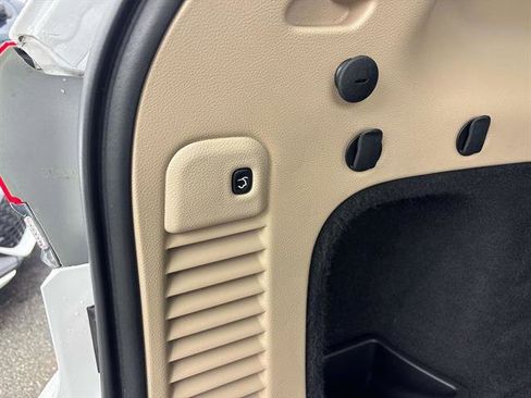 Used 2019 Jeep Grand Cherokee Limited image 16