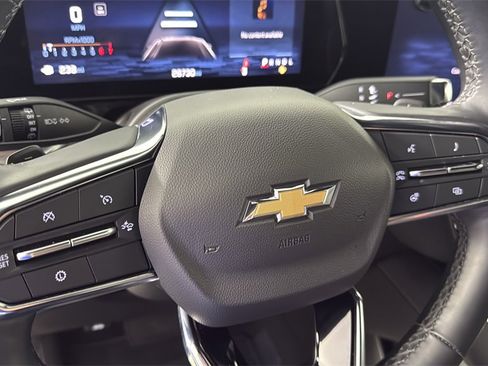 Certified 2025 Chevrolet Suburban Premier image 24