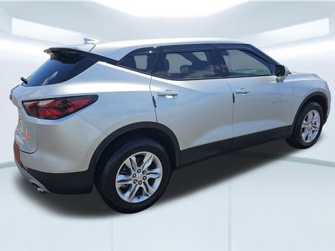 Used 2021 Chevrolet Blazer LT FWD image 2