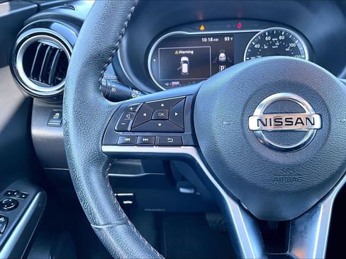 Used 2019 Nissan Kicks SR w/ SR Premium Package FWD image 19