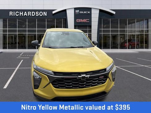Used 2024 Chevrolet Trax RS w/ Driver Confidence Package FWD image 2