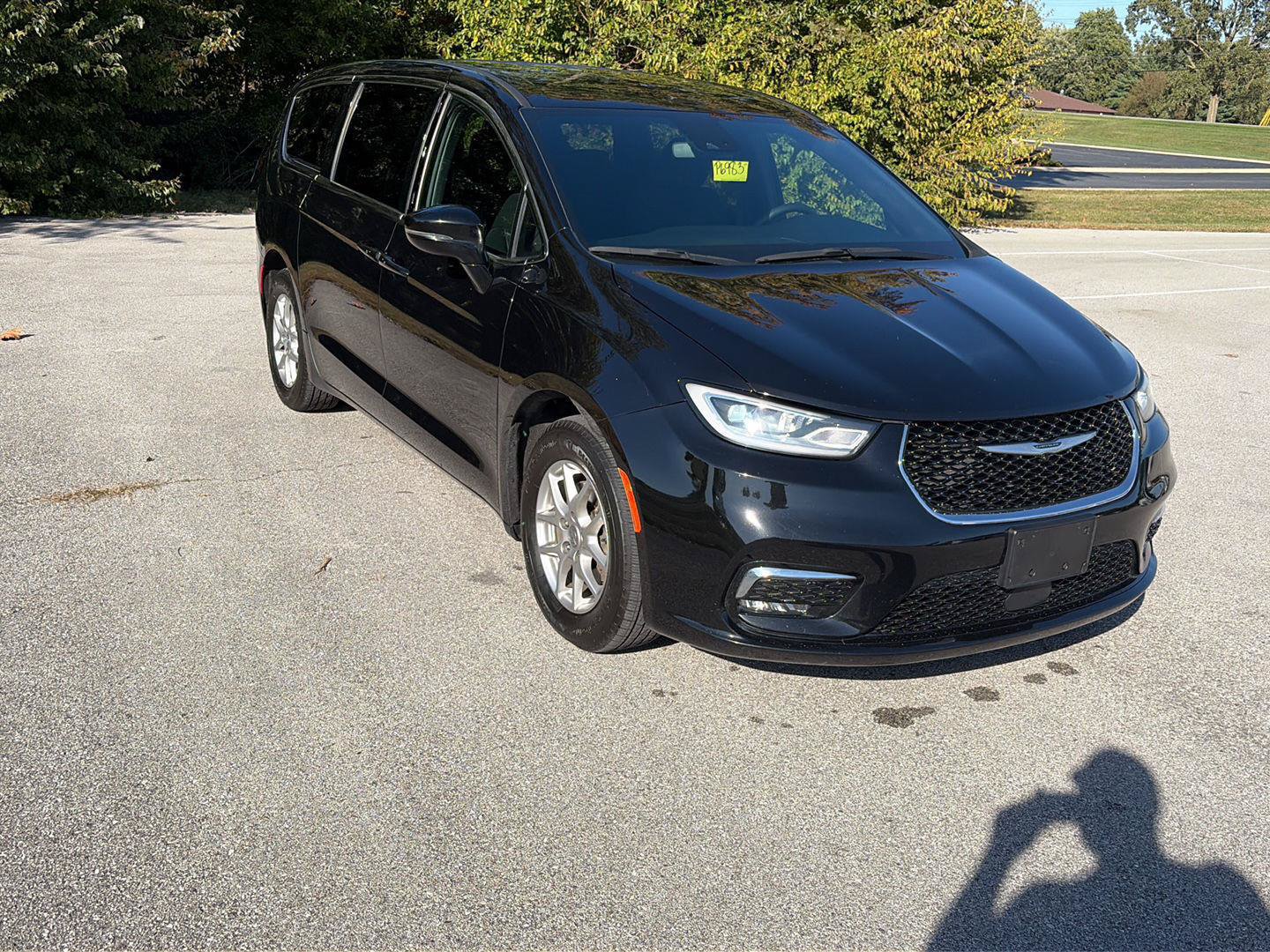 Used 2024 Chrysler Pacifica Touring FWD image 7