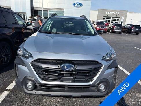 Used 2023 Subaru Outback Premium AWD/4WD image 2