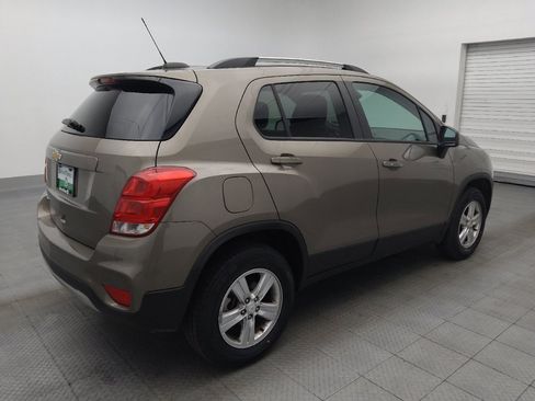 Used 2022 Chevrolet Trax LT w/ LT Convenience Package image 9