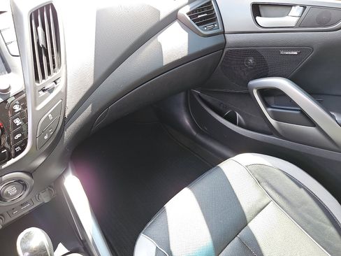 Used 2014 Hyundai Veloster Turbo FWD image 24