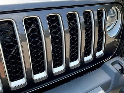 Used 2021 Jeep Gladiator Overland image 33