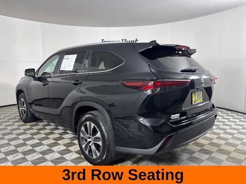 Used 2025 Toyota Highlander XLE AWD/4WD image 9