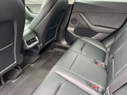 Used 2022 Tesla Model Y Performance image 12