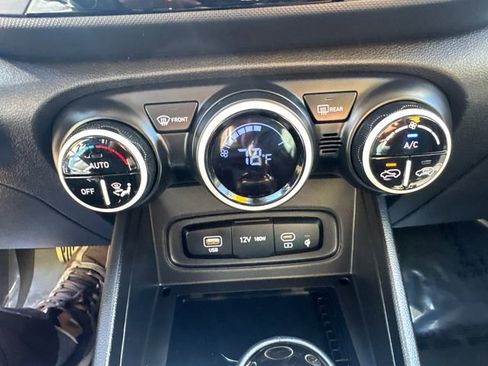 Used 2024 Hyundai Venue Limited image 34