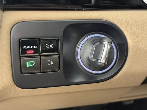 Used 2021 Porsche Cayenne S image 22