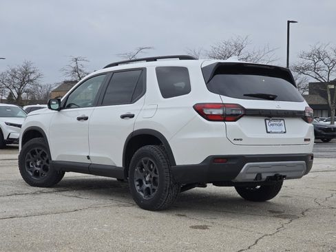 New 2025 Honda Pilot TrailSport image 17