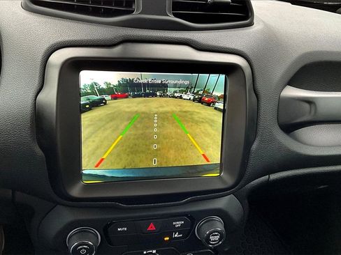 Used 2023 Jeep Renegade Latitude w/ Premium Group image 21