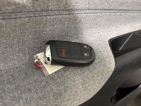 Used 2024 Jeep Compass Sport image 37