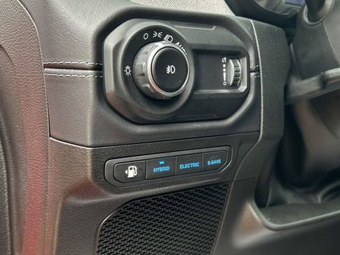 Used 2025 Jeep Wrangler Unlimited Sahara w/ Safety Group image 33