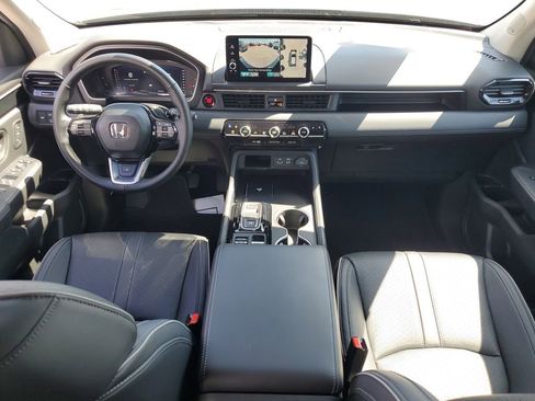 Used 2025 Honda Pilot Elite image 12