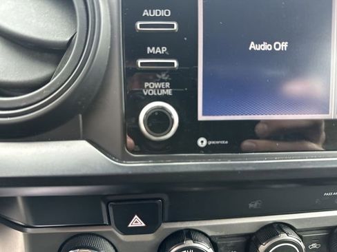 Used 2020 Toyota Tacoma SR AWD/4WD image 14