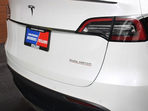 Used 2022 Tesla Model Y Performance image 13