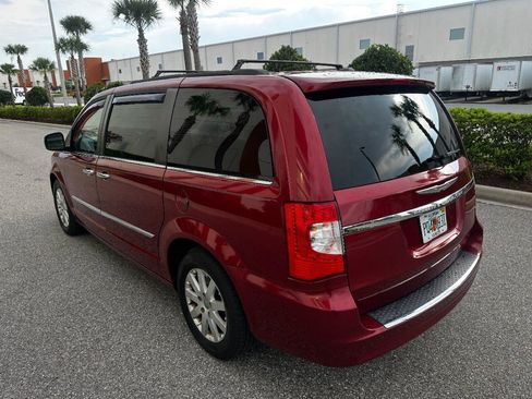 Used 2016 Chrysler Town & Country Touring w/ Driver Convenience Group FWD image 7