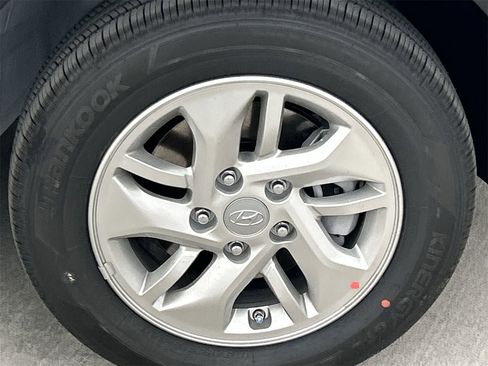 New 2026 Hyundai Venue SE image 9