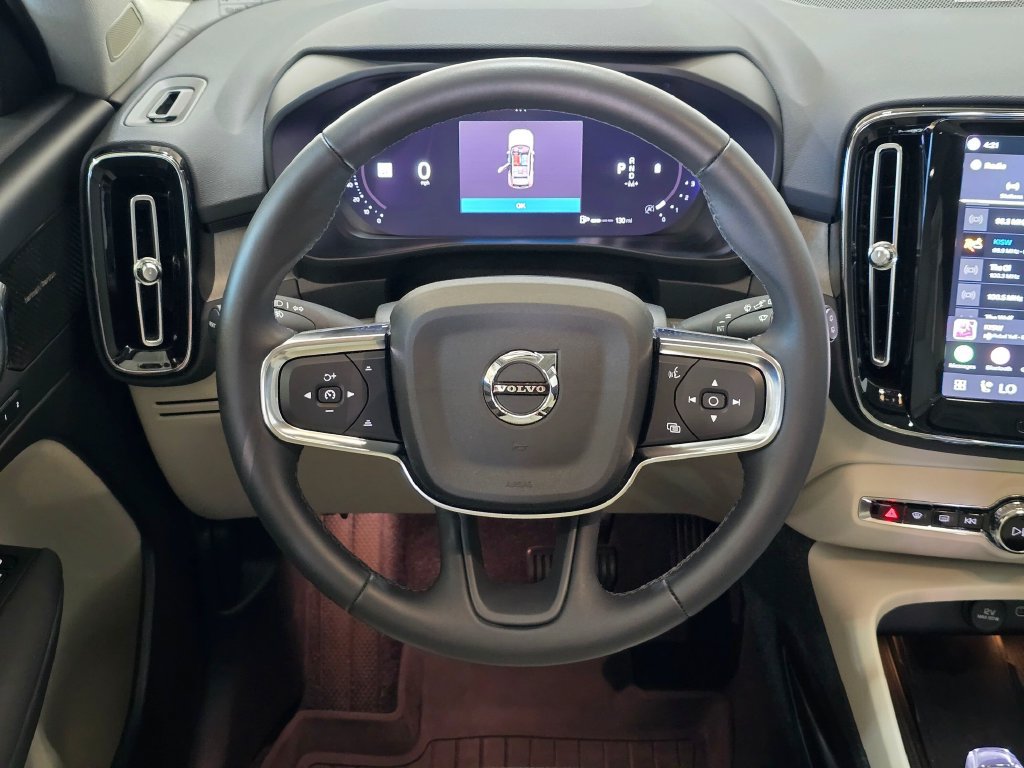 Used 2023 Volvo XC40 B5 Ultimate w/ Protection Package Premier AWD/4WD image 10