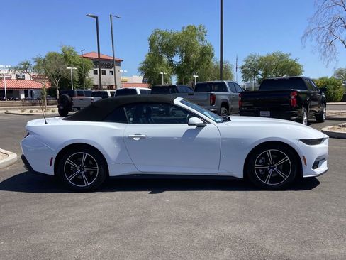 Used 2025 Ford Mustang Premium image 2