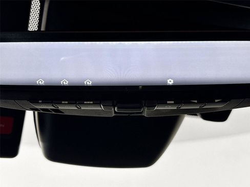 Used 2024 Toyota Highlander Platinum FWD image 24