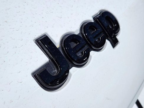 New 2025 Jeep Grand Cherokee L Altitude image 18