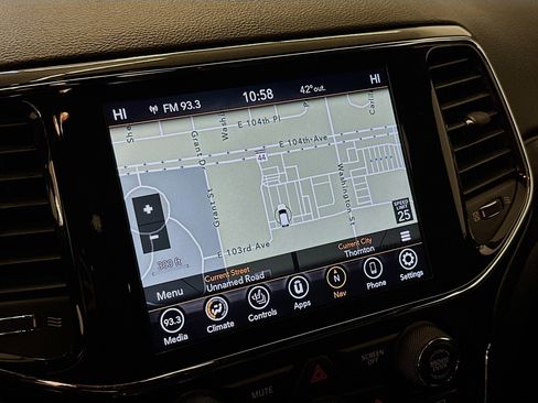 Used 2021 Jeep Grand Cherokee Laredo X image 22