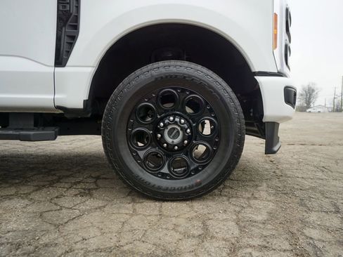 Used 2023 Ford F250 Lariat w/ Black Appearance Package image 15