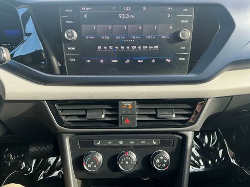 Used 2022 Volkswagen Taos SE w/ Panoramic Sunroof Package image 24