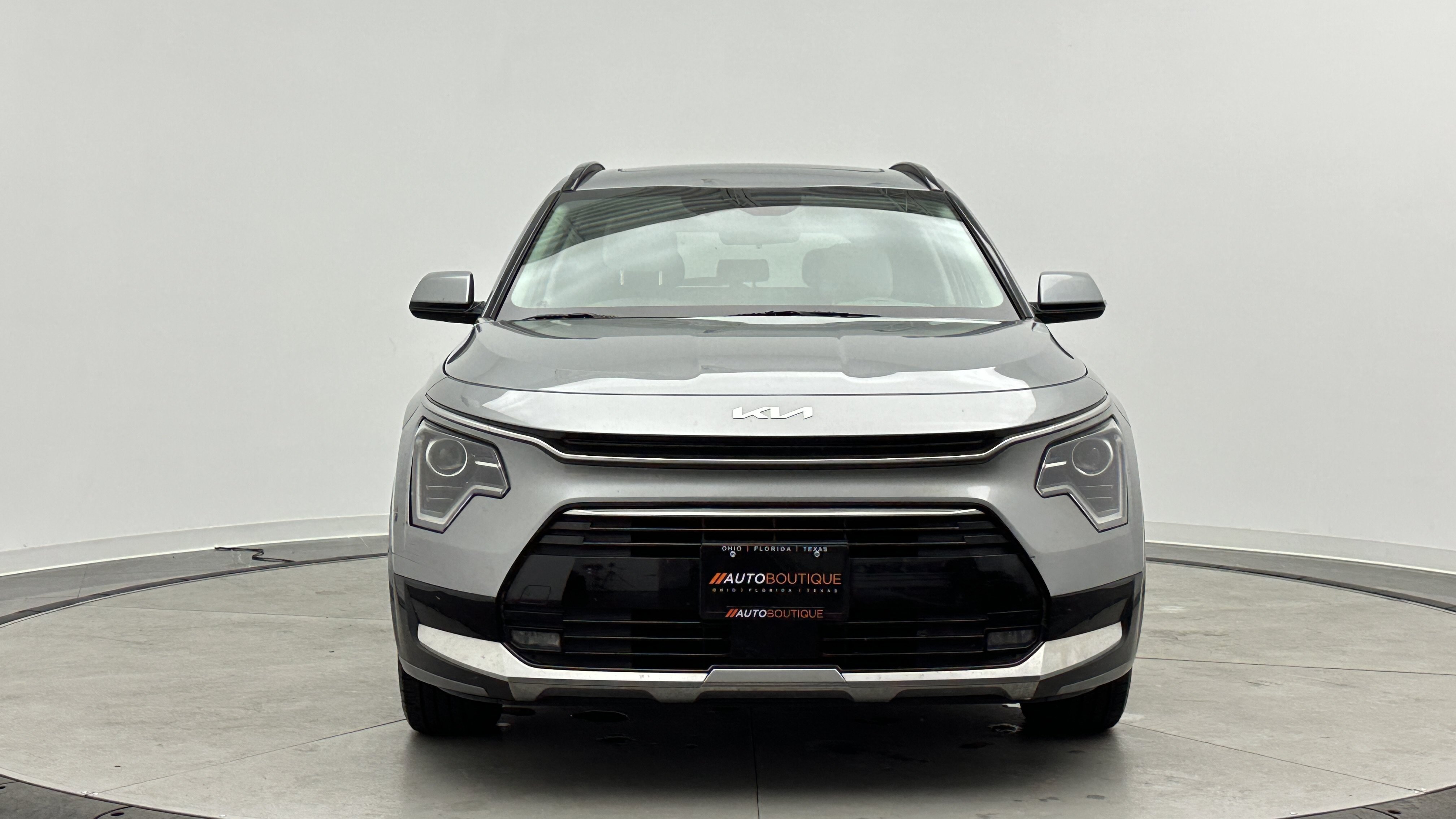 Used 2023 Kia Niro EX Touring FWD image 2