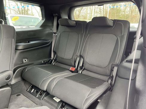 Used 2025 Jeep Grand Cherokee L Laredo image 17