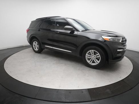 Used 2024 Ford Explorer XLT w/ Equipment Group 202A AWD/4WD image 37