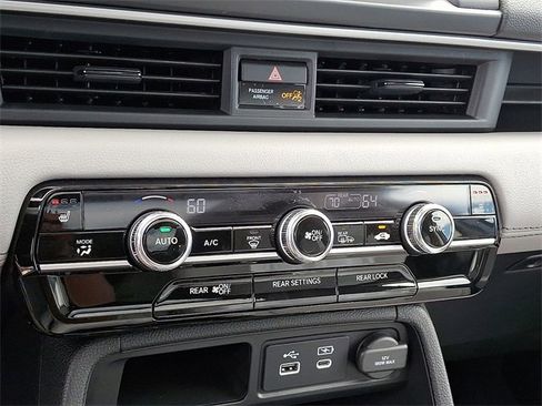 New 2025 Honda Pilot Touring image 14