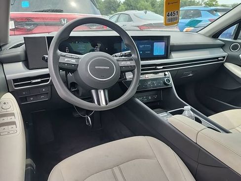 Used 2025 Hyundai Sonata SEL FWD image 2