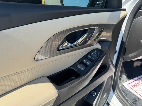 Used 2023 Chevrolet Traverse Premier AWD/4WD image 14