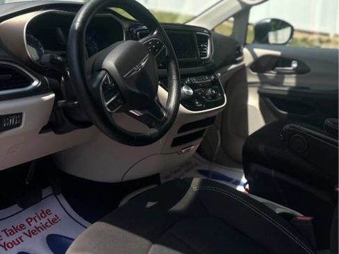 Used 2020 Chrysler Voyager LX image 7