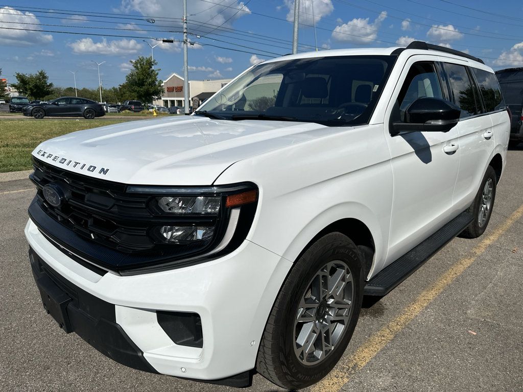 Used 2025 Ford Expedition Active AWD/4WD image 8