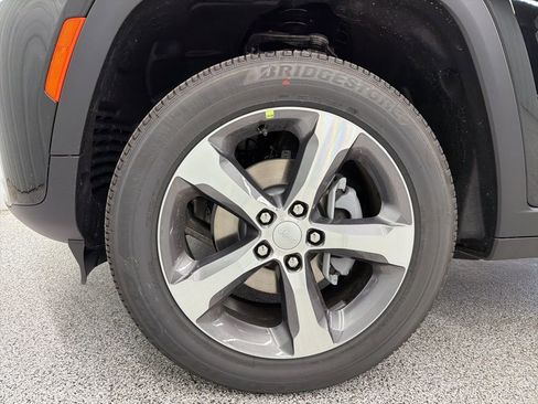 New 2026 Jeep Grand Cherokee Limited AWD/4WD image 9