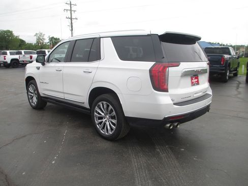 Used 2021 GMC Yukon Denali w/ Denali Premium Package AWD/4WD image 9