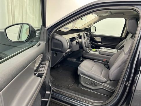 Used 2025 Ford Expedition Active AWD/4WD image 12