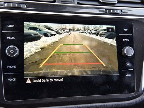 Certified 2024 Volkswagen Tiguan SE image 13