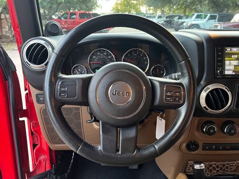 Used 2013 Jeep Wrangler Unlimited Rubicon image 20