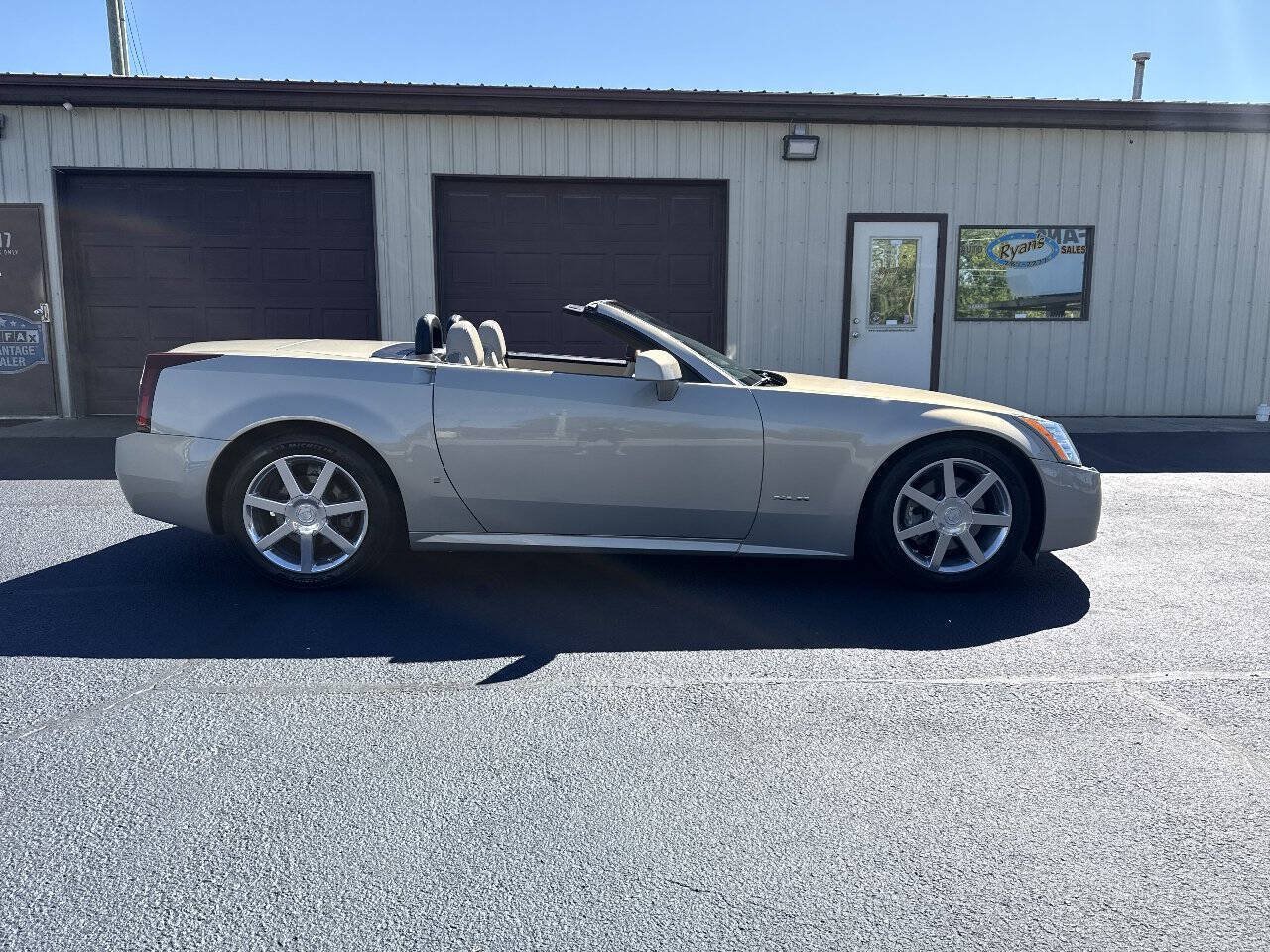 Used 2006 Cadillac XLR RWD image 56