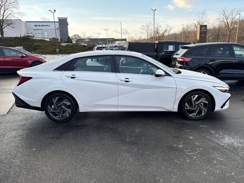 Used 2025 Hyundai Elantra Limited image 6