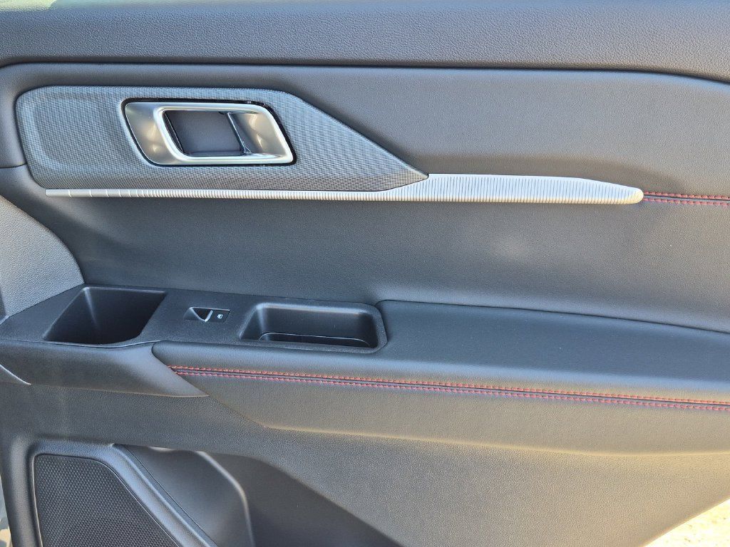 Used 2026 Ford Explorer ST-Line w/ ST-Line Street Pack RWD image 11