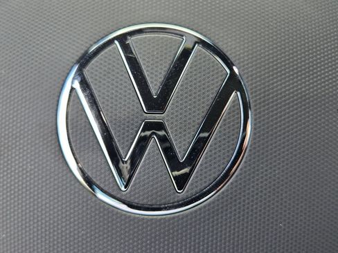 Certified 2025 Volkswagen Tiguan SE R-Line FWD image 30