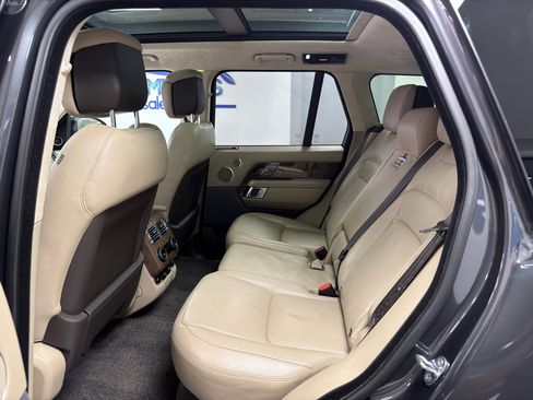 Used 2019 Land Rover Range Rover HSE image 32